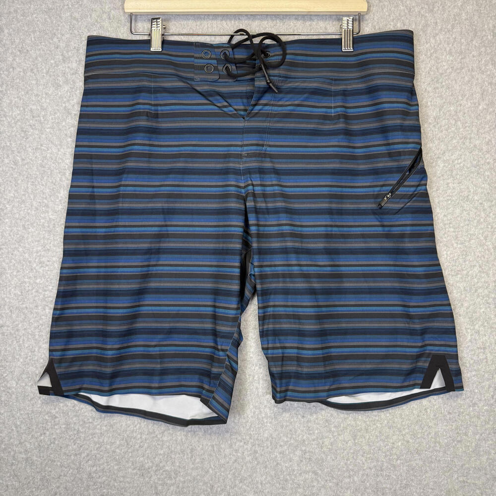 Lululemon Board Shorts Mens 38 El Current Striped No Liner Zip Pocket Swim Beach